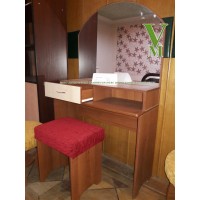 Трюмо з пуфом